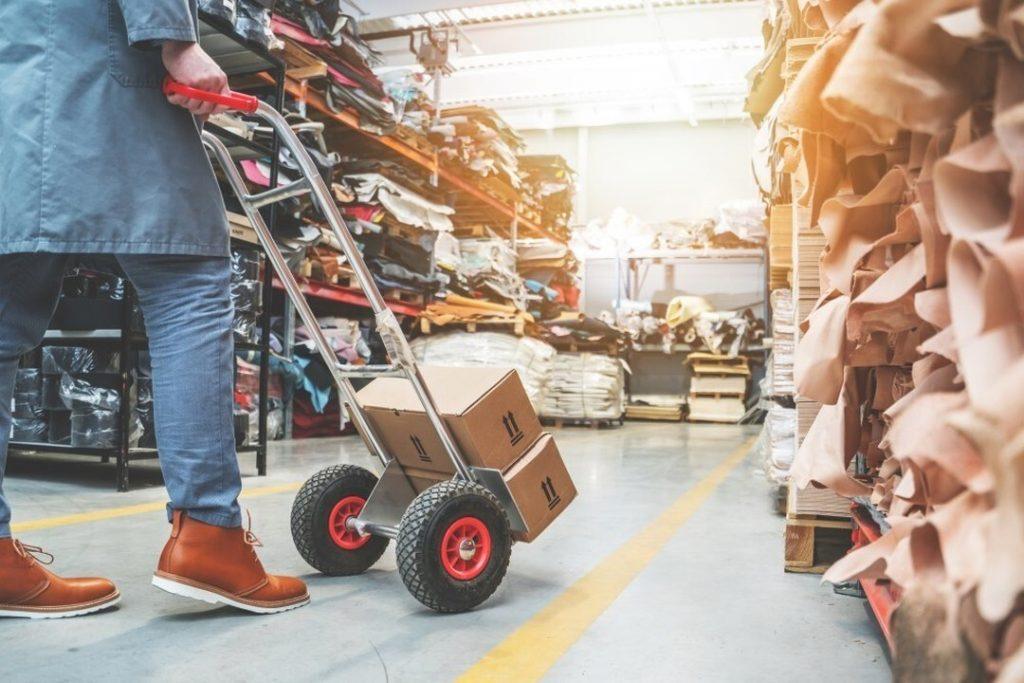 Top 15 Best Shoes for Warehouse Work 