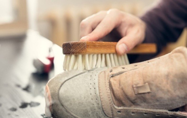 Step 1: Open and Remove Dirt and Dust Accumulated on Your Work Boots
