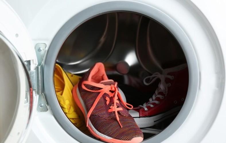 How To Use Baking Soda To Clean Red Shoes