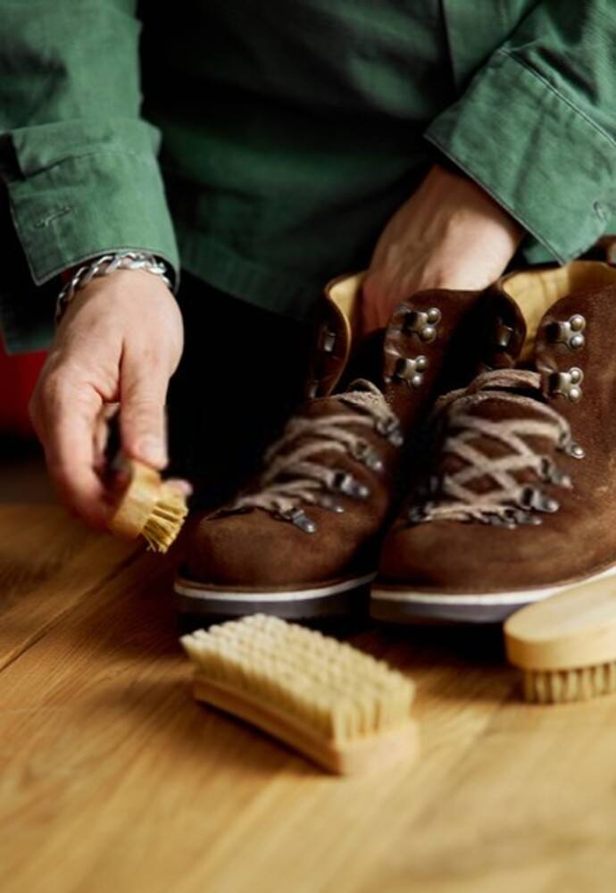 How to Use Baking Soda to Clean Leather Shoes
