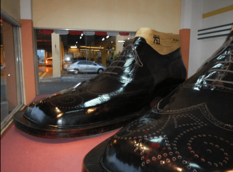 The 3 World Biggest Shoes & The Biggest Foot Hood MWR