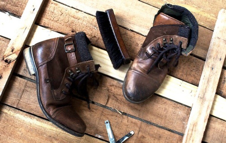 Step 3. Brush your cowboy boots
