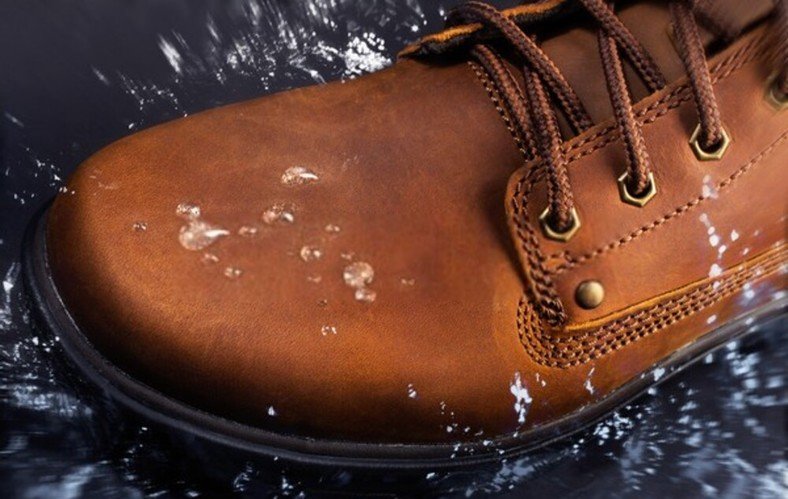 Some Different between Waterproof and Water-resistant Boots