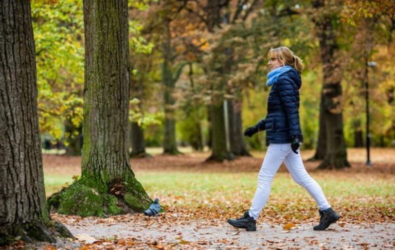 does-walking-strengthen-your-core-what-muscles-are-toned-hood-mwr