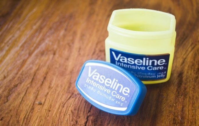 Way 8: Use Vaseline or Petroleum Jelly to Remove Dirt