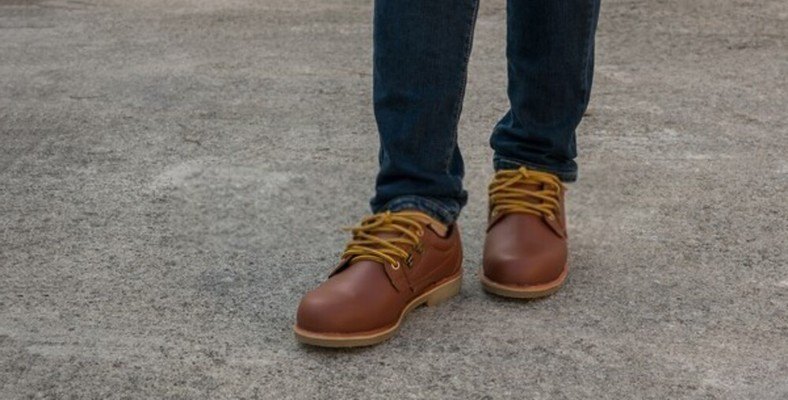 4/ Wearing Thick Layers of Socks for a Few Days to Stretch Boots