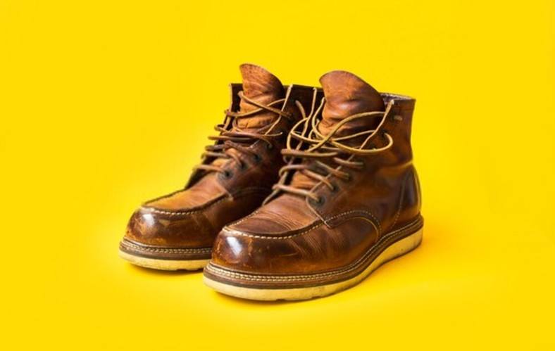 What are Moc Toe Boots?