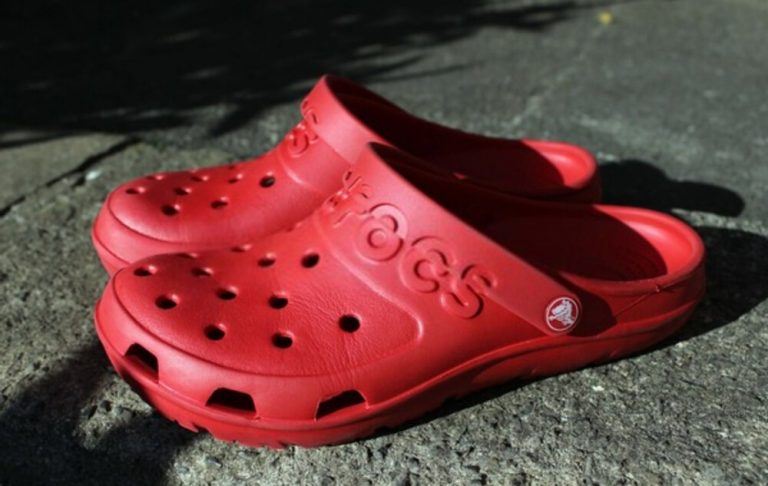 10-reasons-why-nurses-wear-crocs-hood-mwr