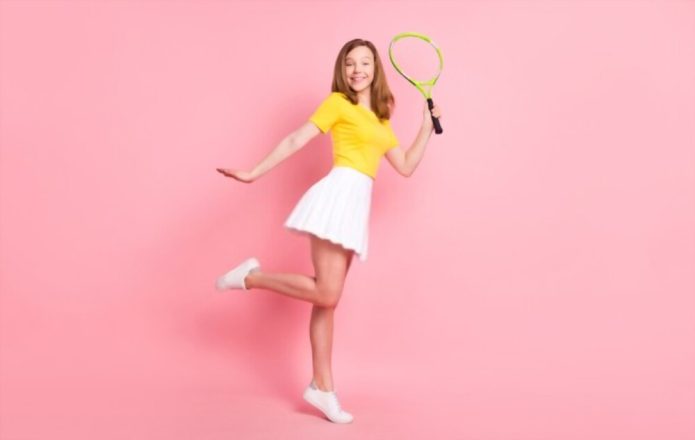 T-shirts Combined with Tennis Skirts and Sneakers