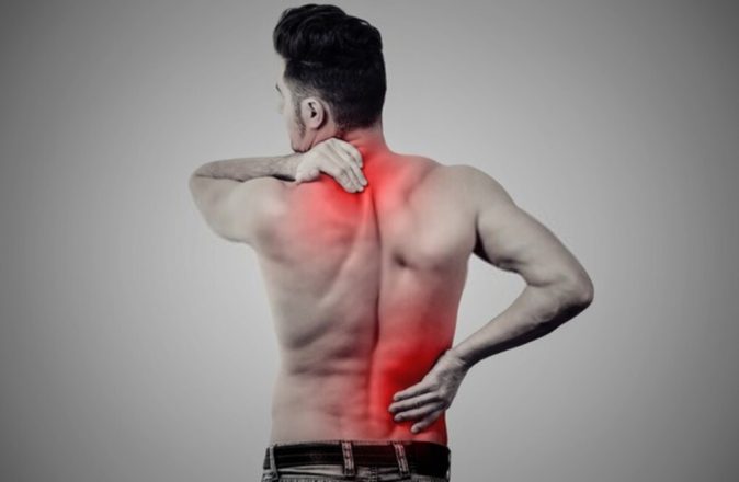 Upper Back Pain when walking: Symptoms and Treatment