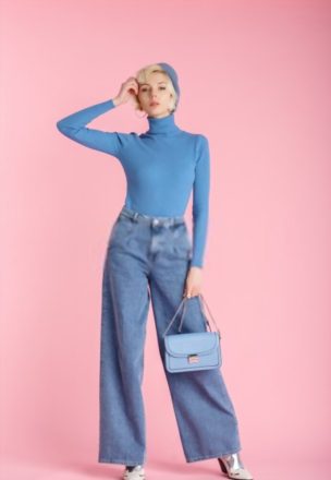 30 Outfits To Wear With Light Blue Jeans