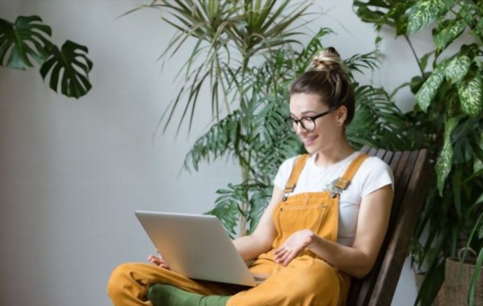 50 Ideas To Match With Overalls That Make You Outstanding