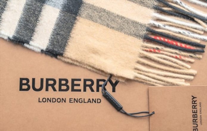 Itsnina_ox: My famous Burberry Scarf And How to Recognise a Real from Fake.