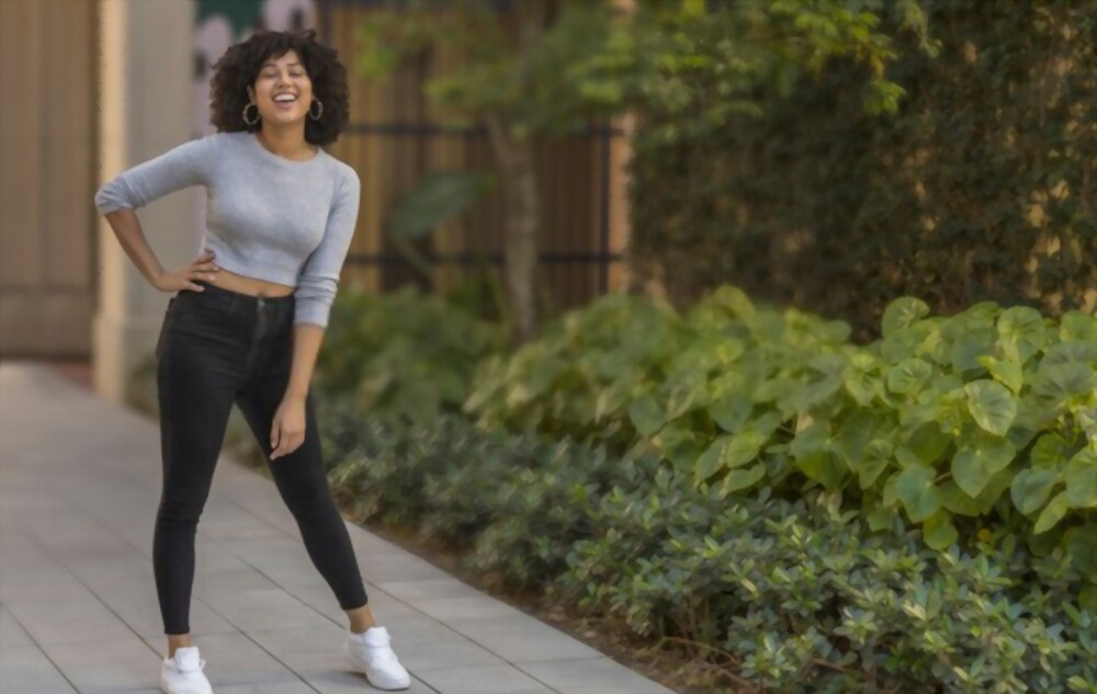 Cropped Top and Jeans