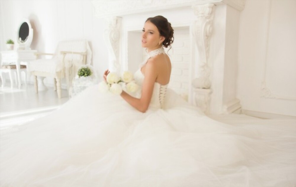 With Love Women's Lace Sleeveless Sheath Wedding Dress with Sweep Train Ivory