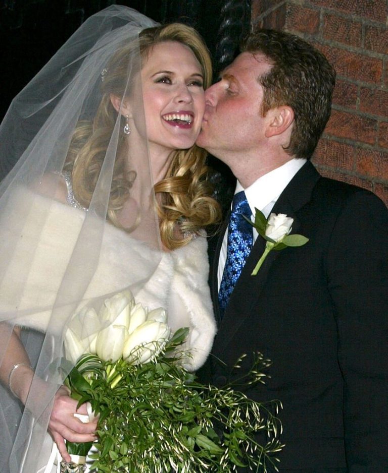 Bobby Flay Spouse Hood MWR