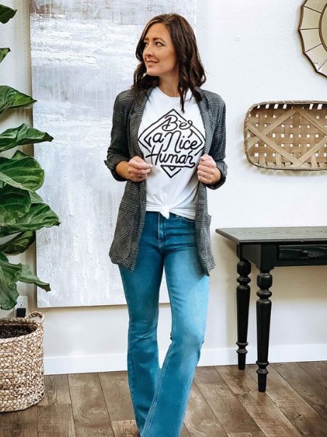 25 Stunning Outfit Ideas to Wear with Flare Jeans 2022 - Hood MWR