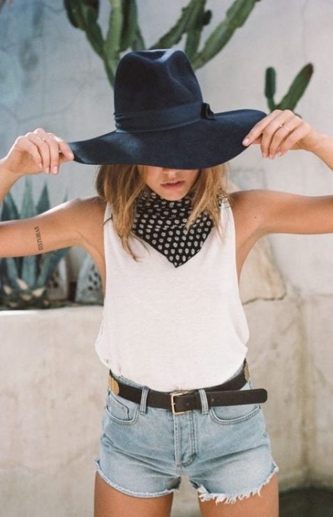 Sweetheart Crop Tops, Short Jeans With Cowboy Hats And Booties
