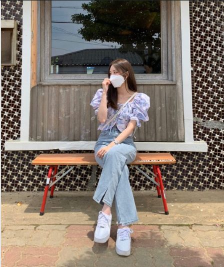 Puff Sleeves Tops, Wide-Leg Jeans, And Sneakers