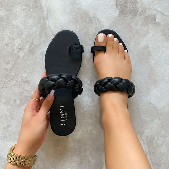 Toe-loop Sandals