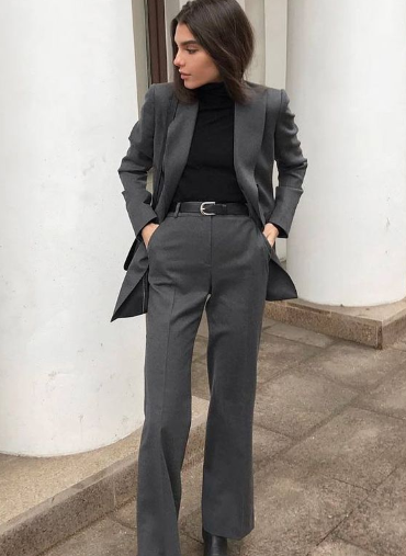 Black T-shirt and Grey Sweatshirt with Grey Leggings