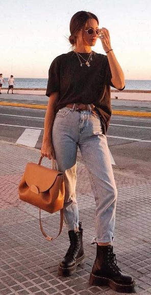 Simple T-shirts and Mom Jeans