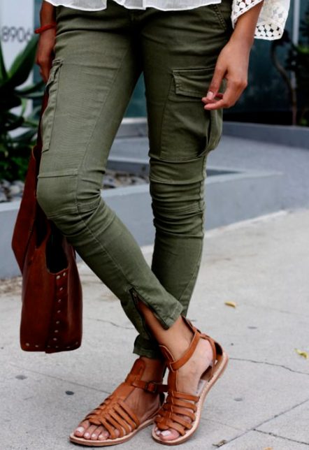 Flat Sandals With Khaki Green Joggers