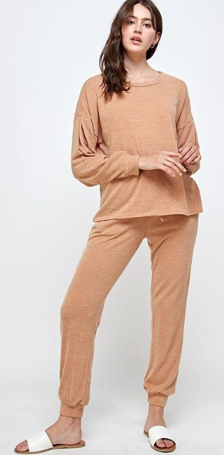 White Beach Sandals With Camel Joggers