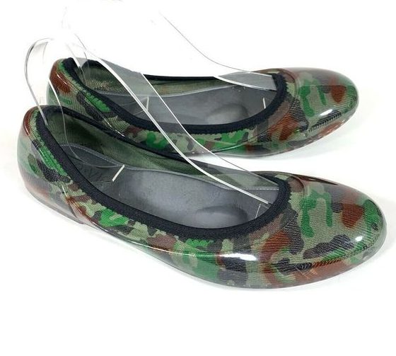 A shoe with Quirky Green Design