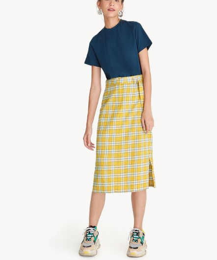 Plaid Pencil Midi Skirts Combined with T-shirts and Sneakers