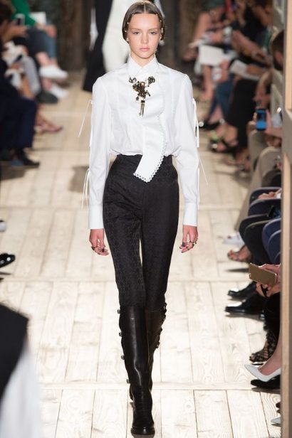 What kind of blouse to wear