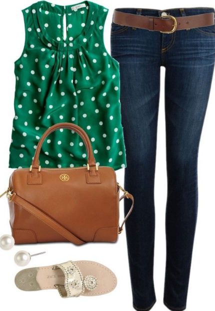  Green Patterned Top With Jeans 