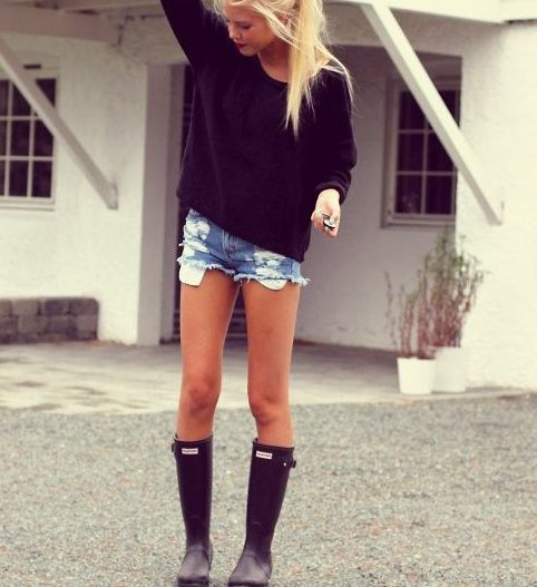 Blue Short Jean and Black Boots