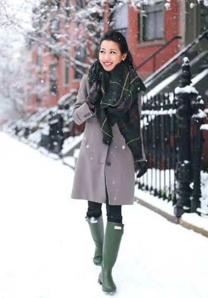 Grey Rain Boots with Skinny Jeans