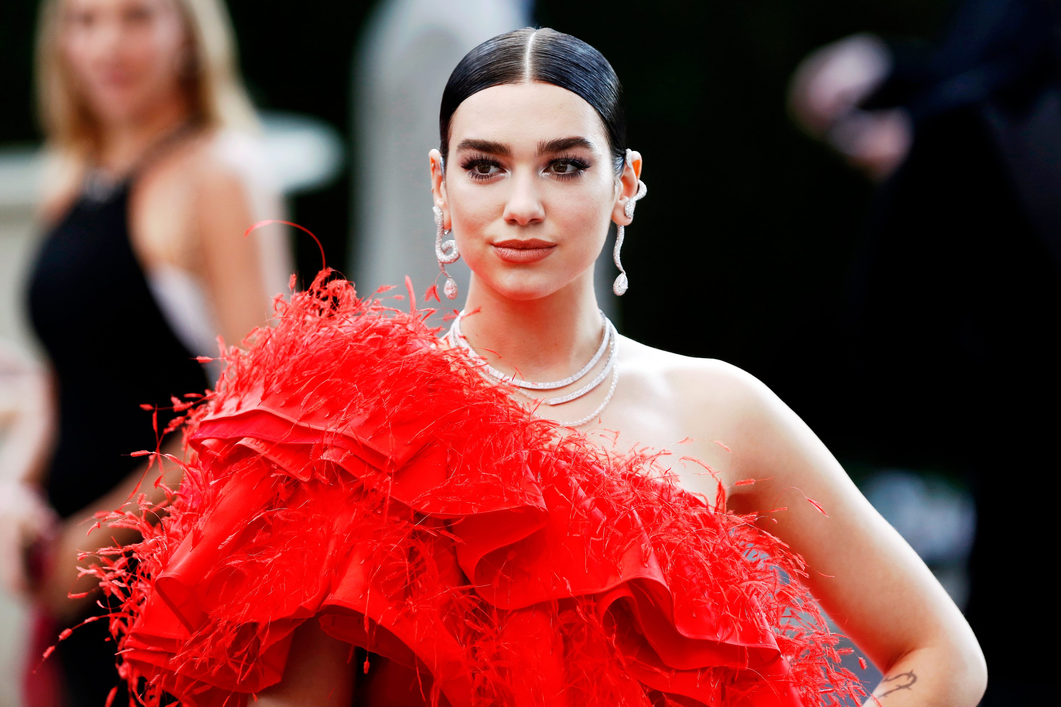Dua Lipa Height How Tall, Weight, and More Hood MWR