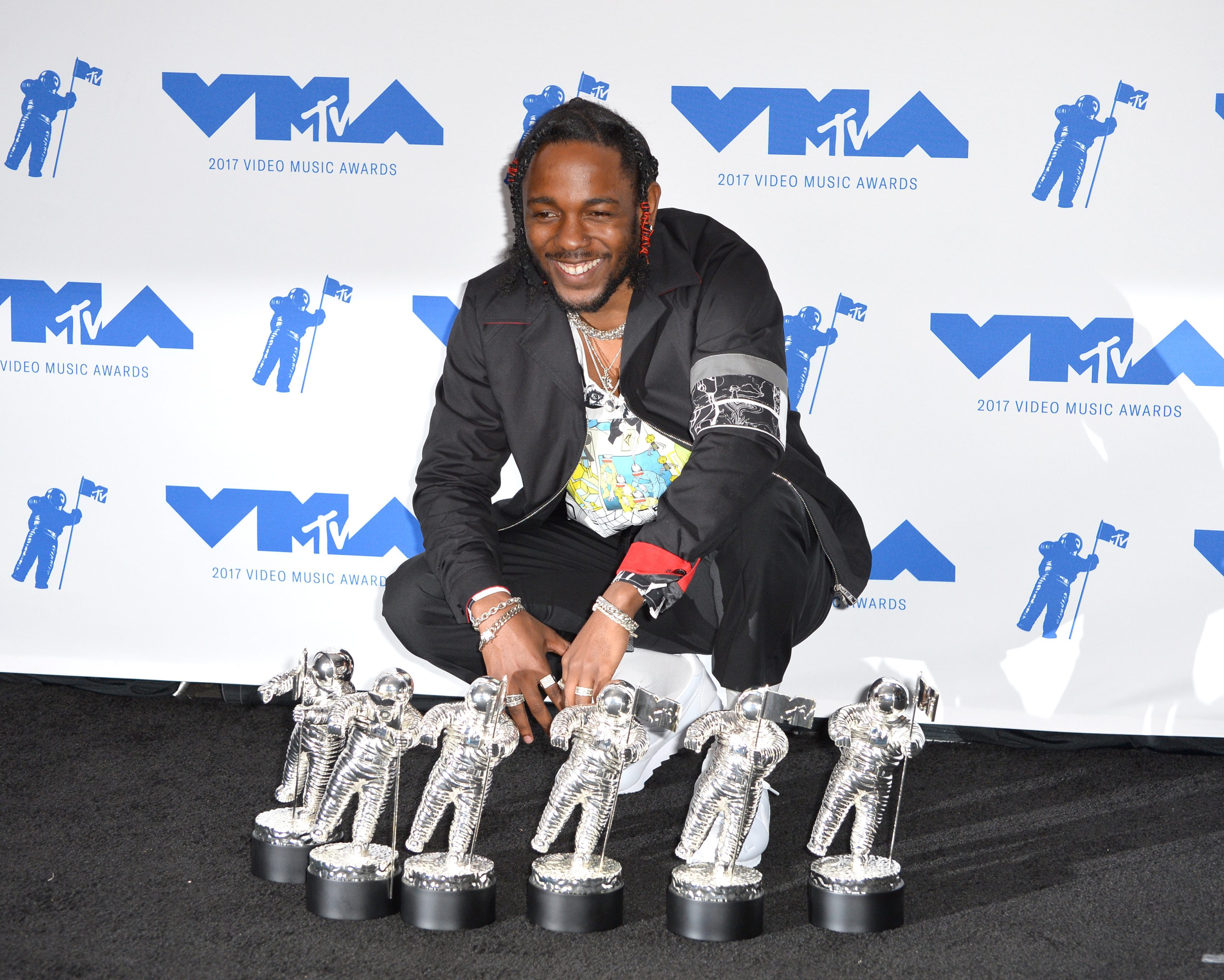 Kendrick Lamar's Height, Net Worth, Relationships and Style - The Modest Man