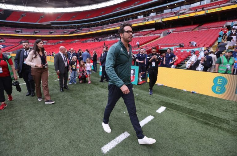 Ryan Reynolds Height: What is His Actual Height? - Hood MWR