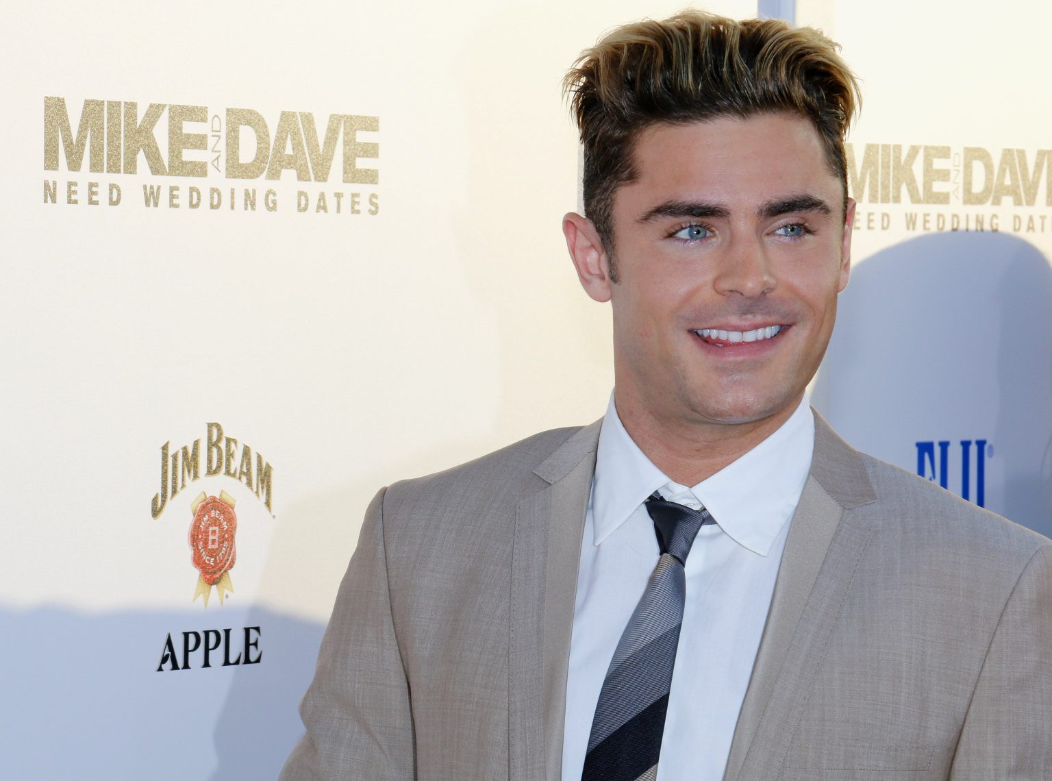 Zac Efron Height How tall is Troy Bolton? Hood MWR