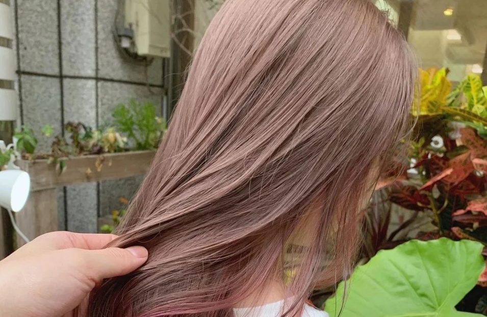 Milk brown with pink