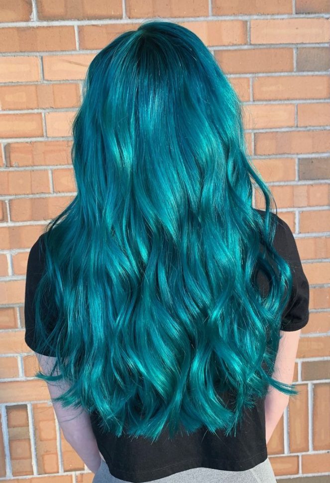 Aquamarine wavy hair