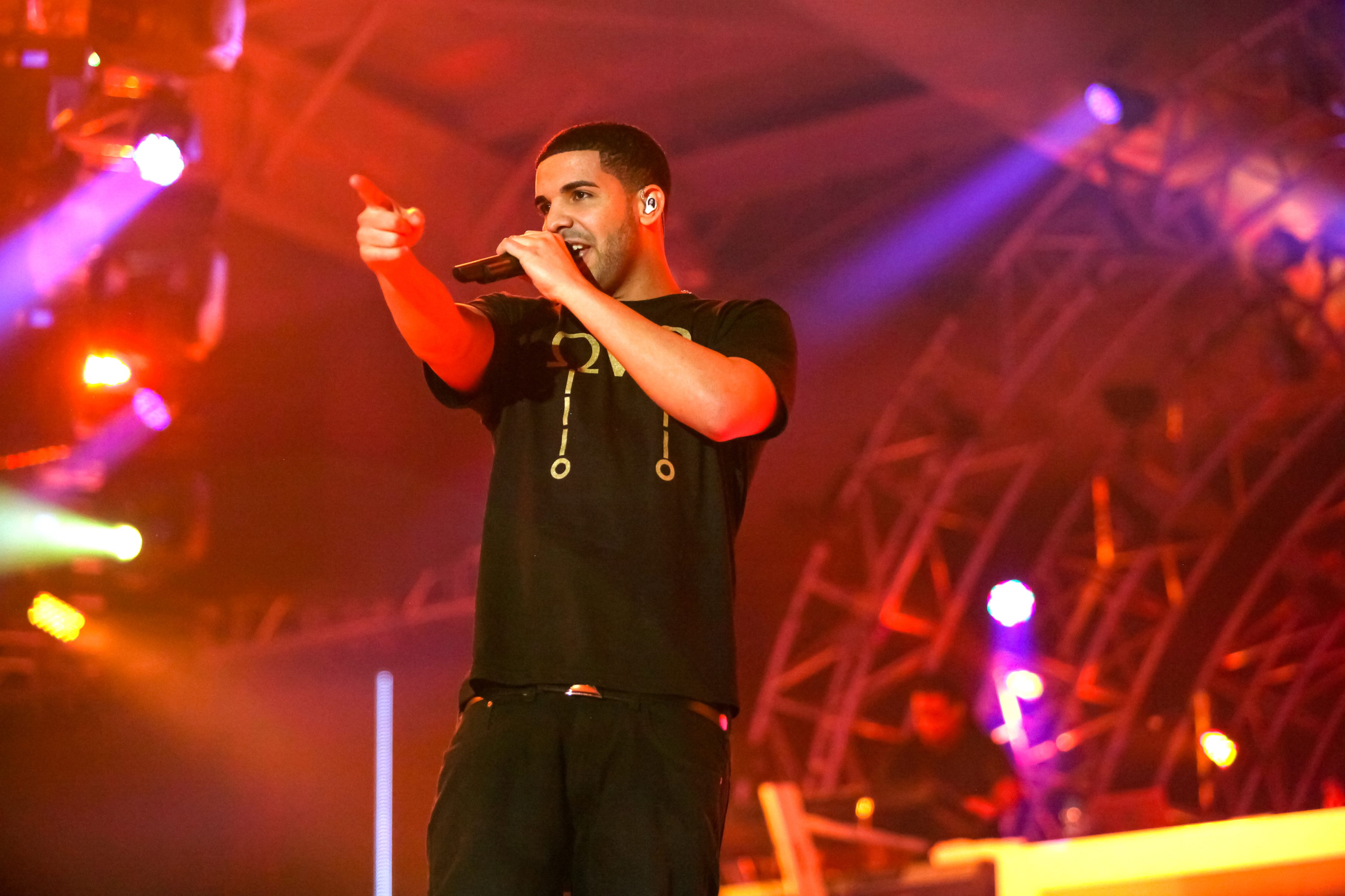 Drake Height How Tall is The 35YearOld Canadian Rapper? Hood MWR