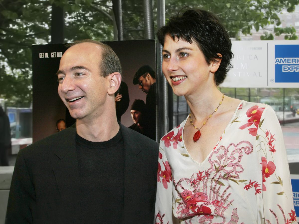 Jeff Bezos Height: How Tall is The Executive Chairman? - Hood MWR