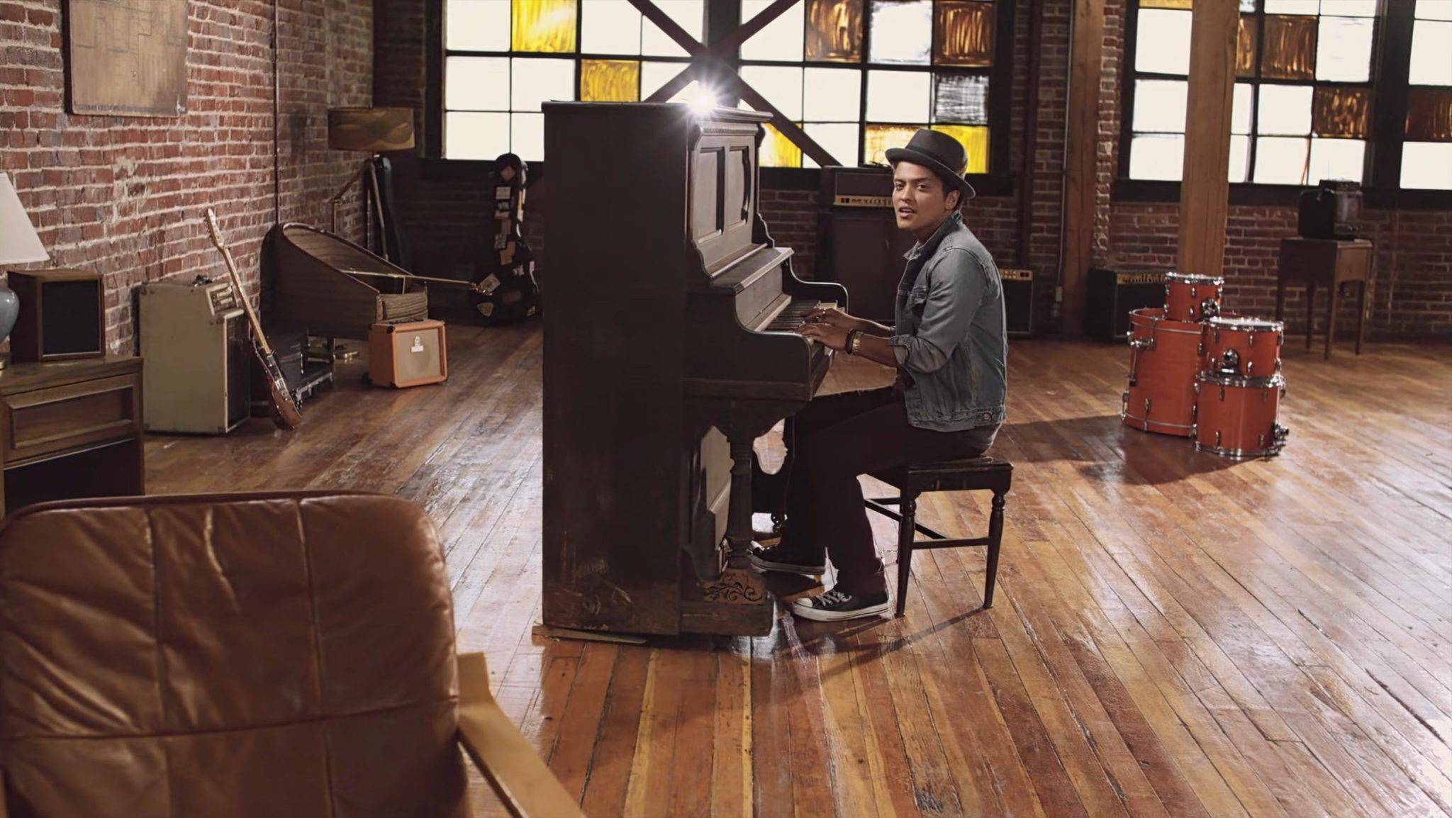 Bruno Mars Height: How Tall is The Uptown Funk Singer? - Hood MWR