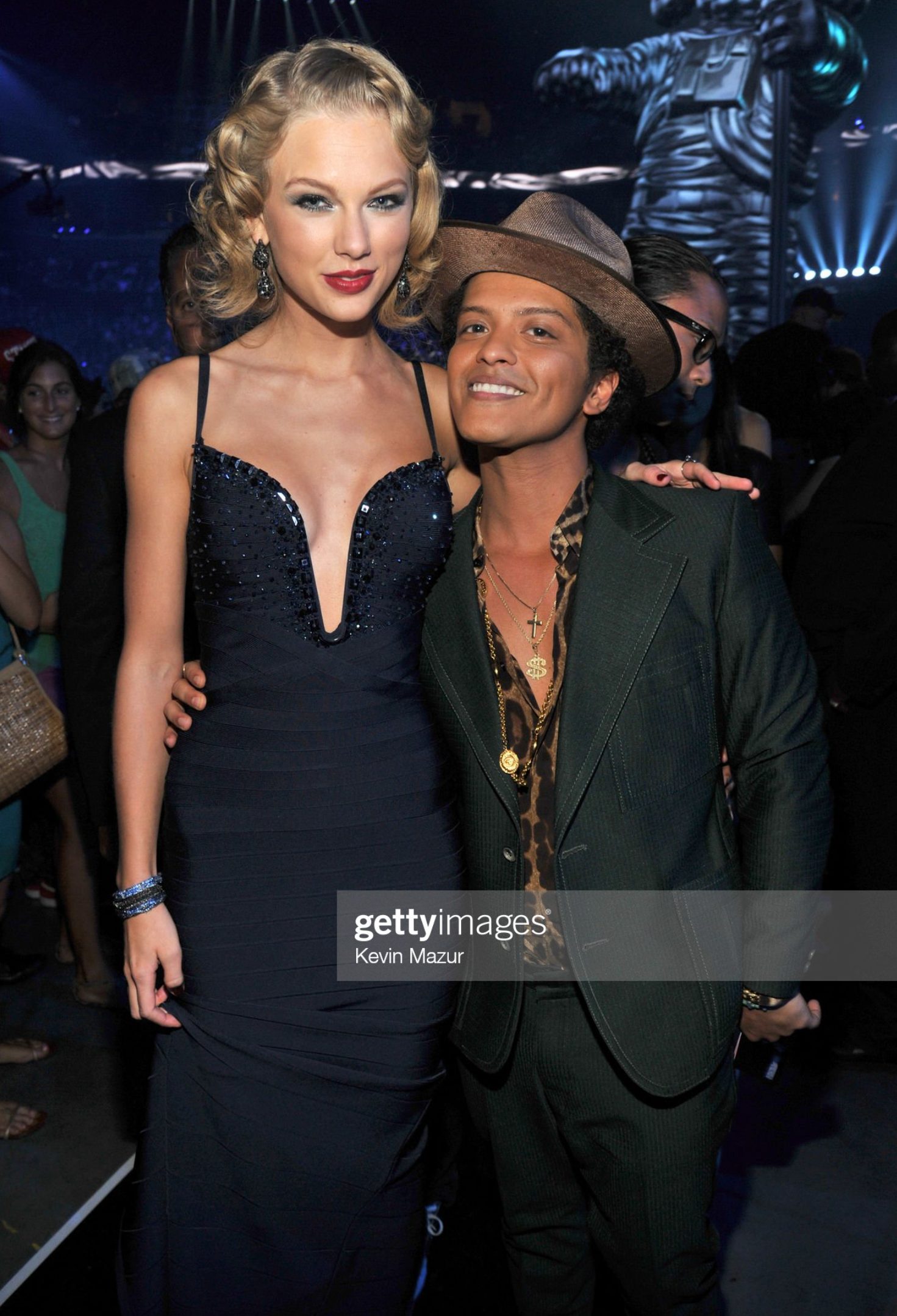 Tayler Swift and Bruno Mars 2013