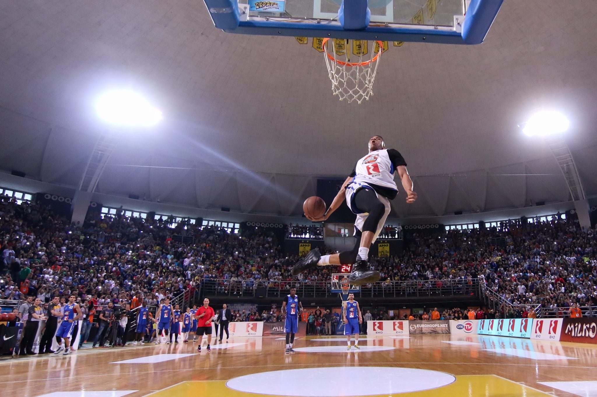 Giannis Antetokounmpo Height: How Tall is The Greek Professional