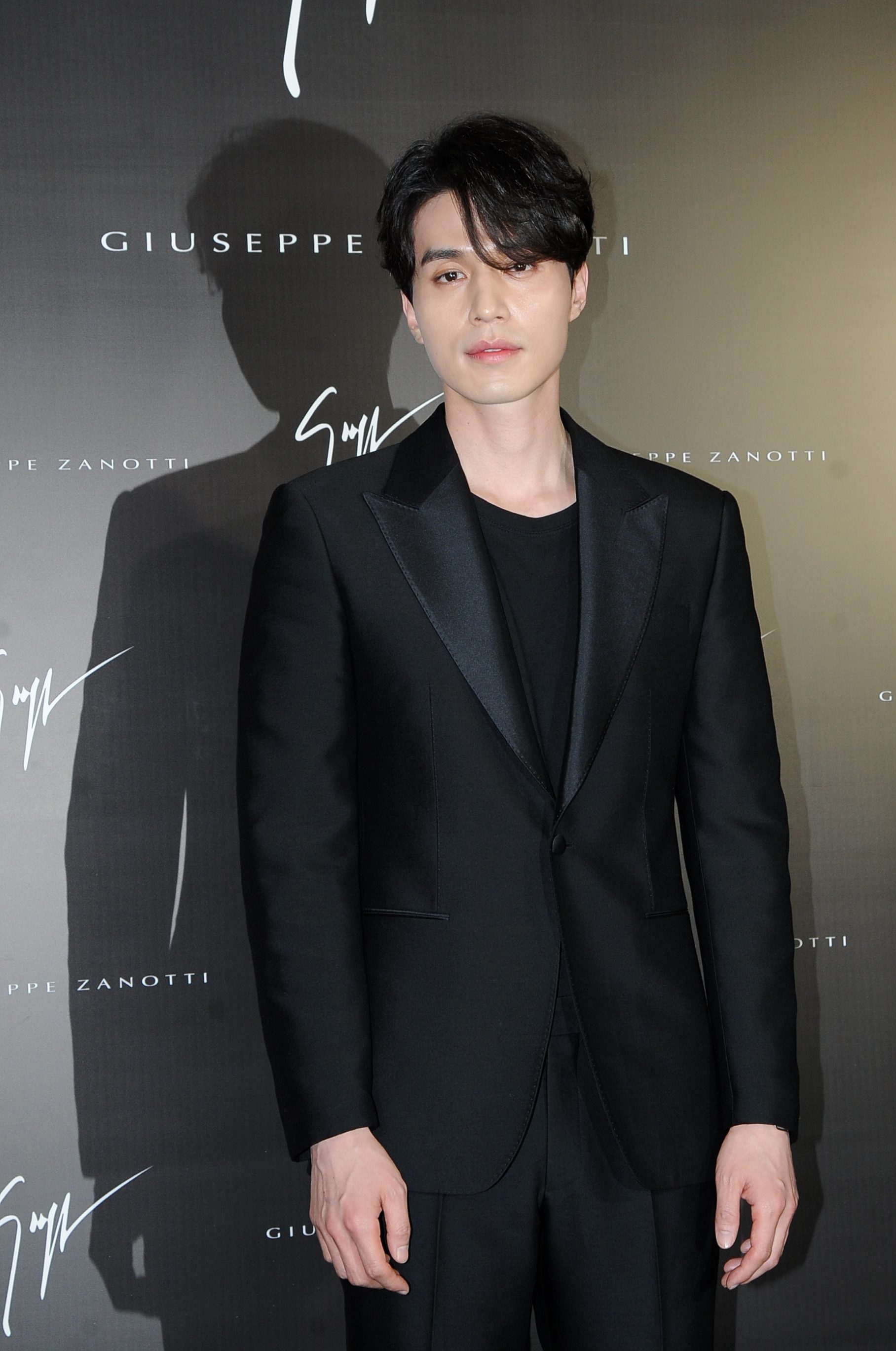 Lee Dong Wook 