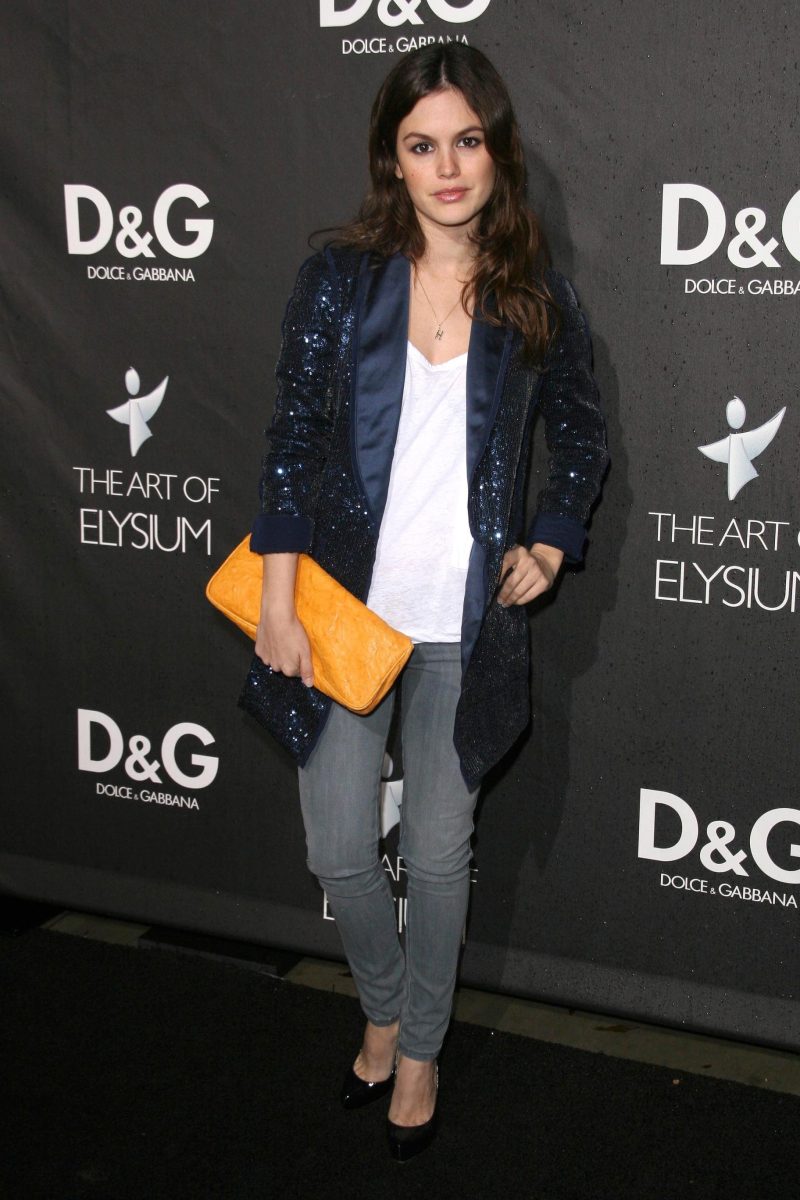 Top 20 Female Celebrities Who Are 5'1" - Hood MWR