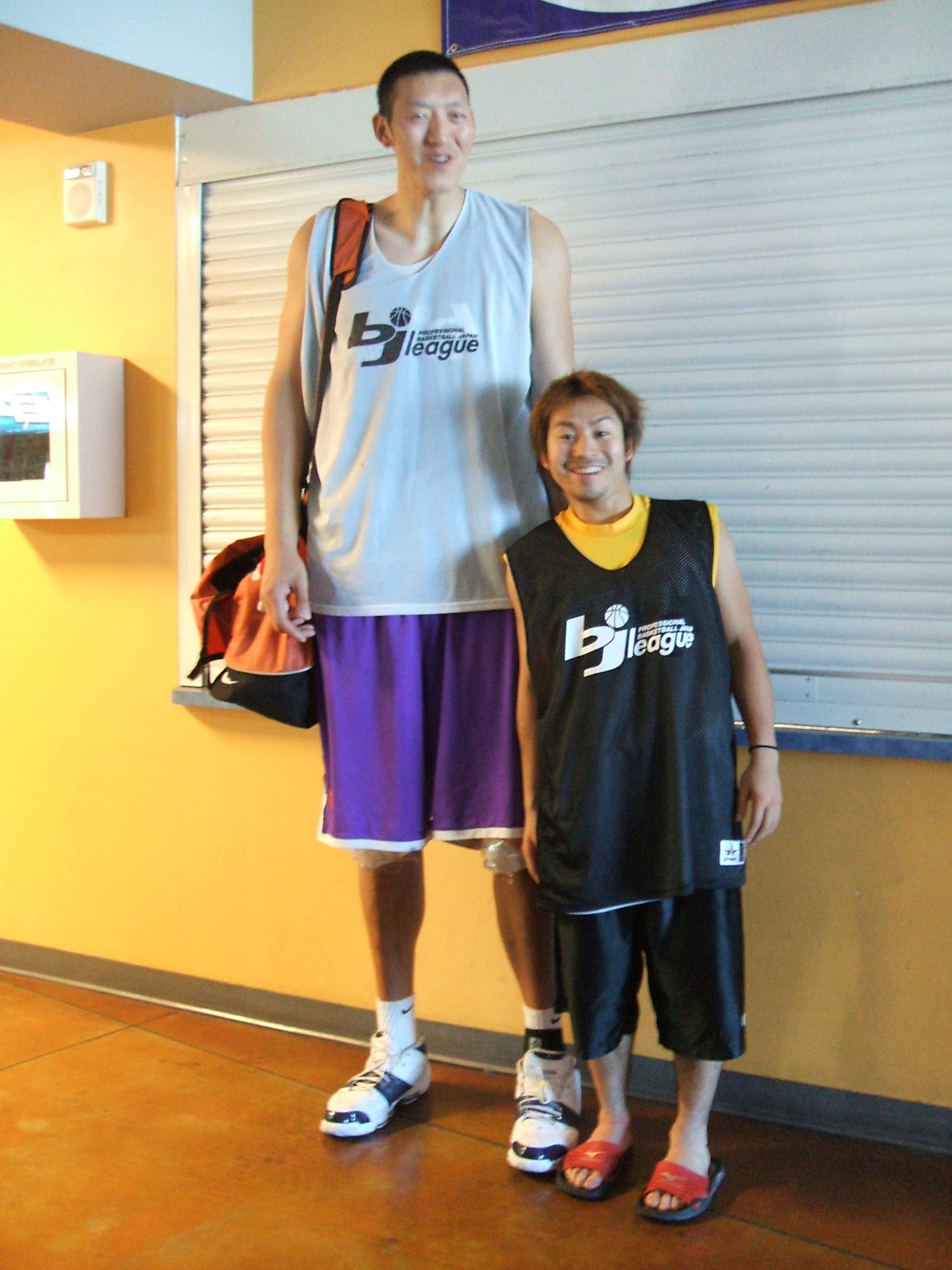 Sun MingMing Height The Tallest Basketball Player in Peony Country