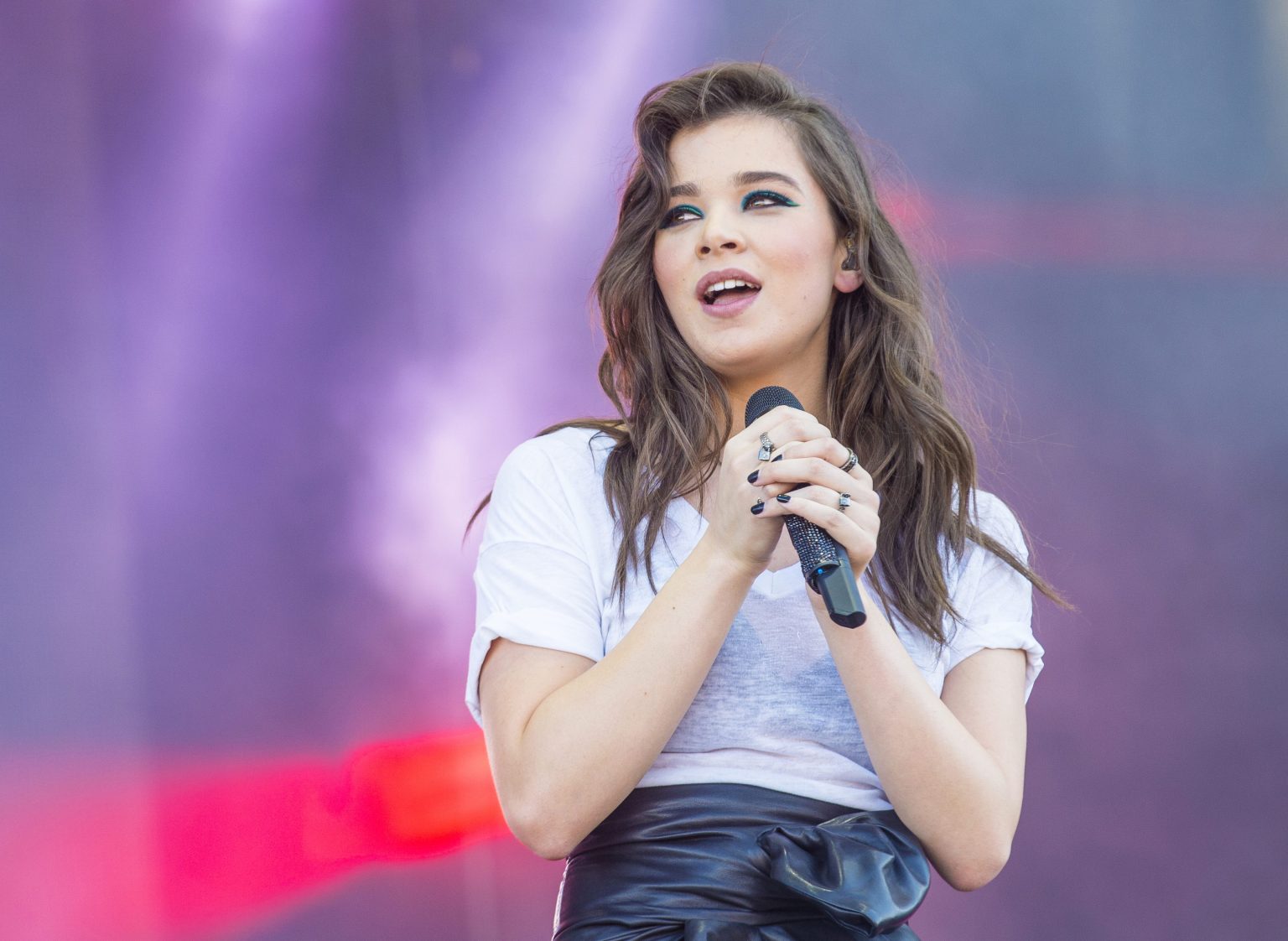 Hailee Steinfeld Height: How Tall is The American Actress and Singer