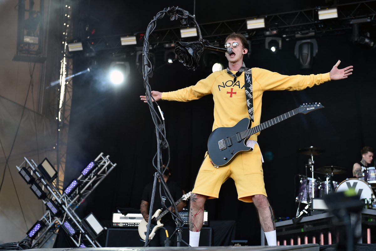 Machine Gun Kelly Height: How Tall is Colson Baker? - Hood MWR